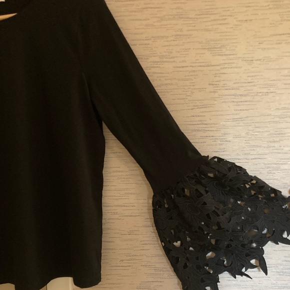 Design History dressy Black top lace bell sleeves❤️🌹 - Picture 2 of 13